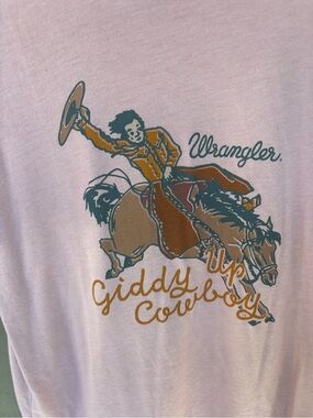 Wrangler Pink Graphic Rodeo Tee - Giddy Up Cowboy medium